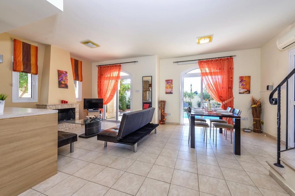 Villa Chloe باراليمني الغرفة الصورة